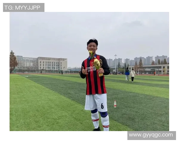 聚焦33号足球星闪耀绿茵场解析他如何以实力与智慧征服世界